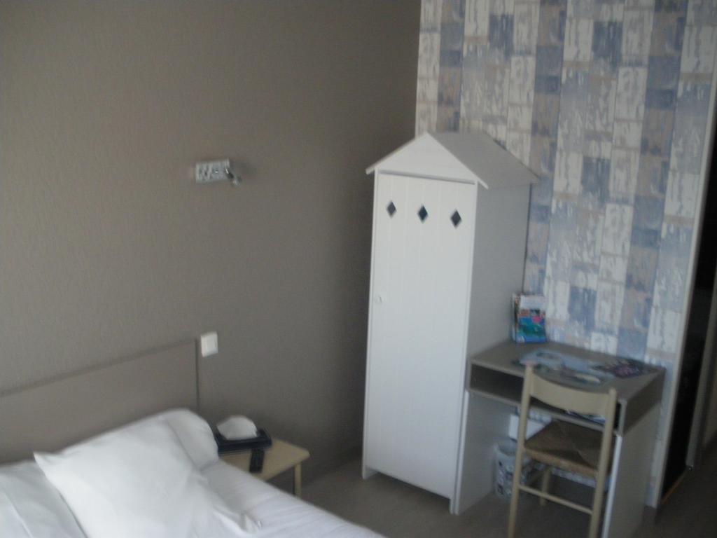 Hotel Du Port Concarneau Kamer foto